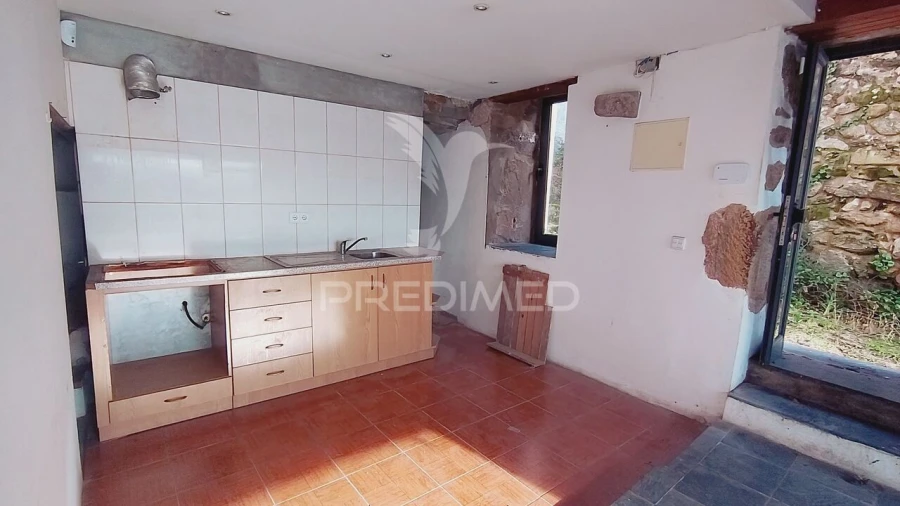 Moradia T3 para Venda em Alvarenga Foto 30