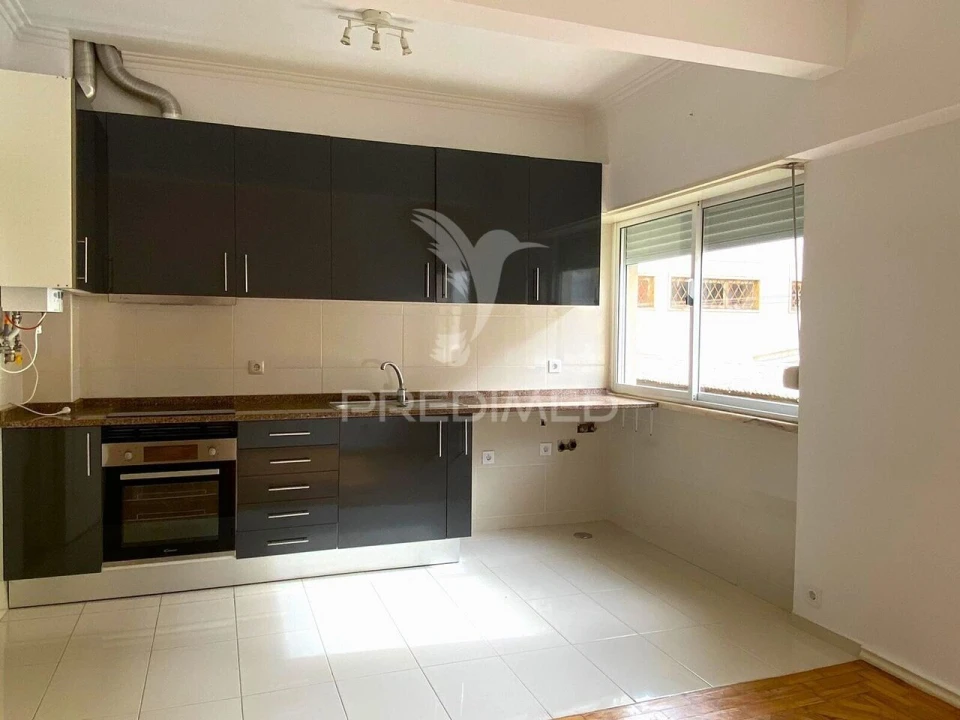 Apartamento T2 para Venda em São Domingos de Benfica Foto 1