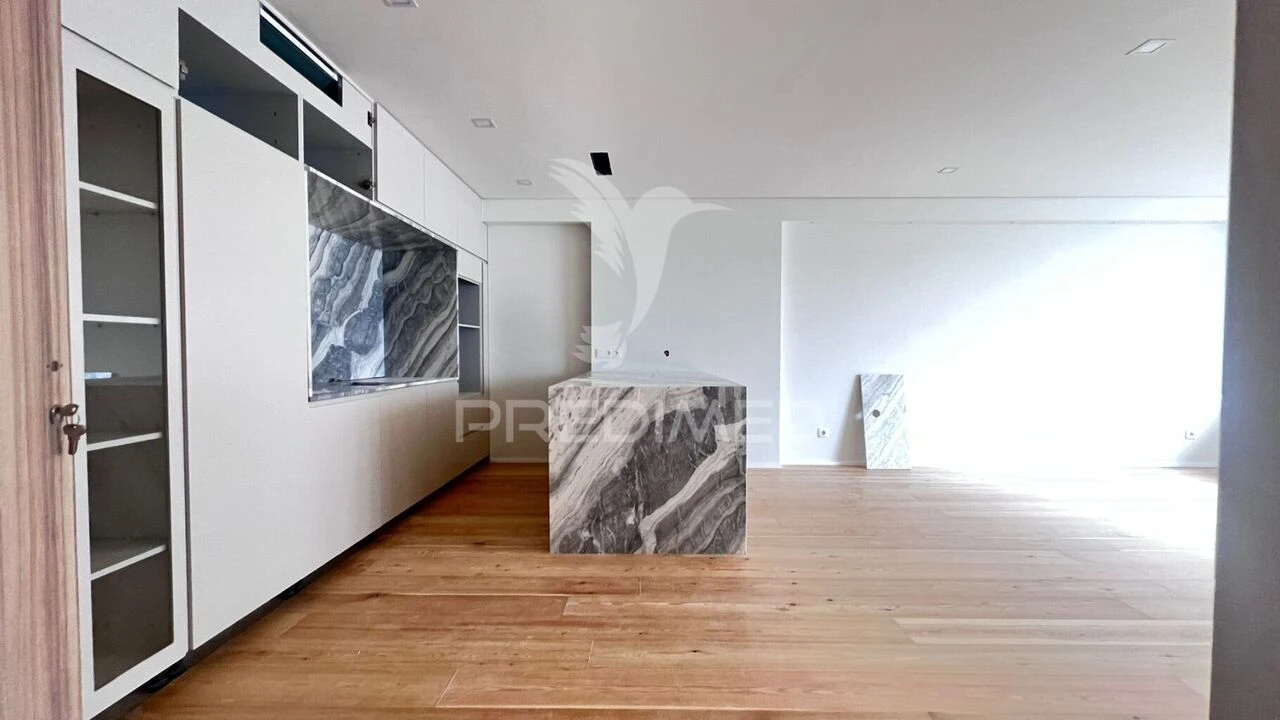 Apartamento T2 para Venda em Creixomil Foto 2