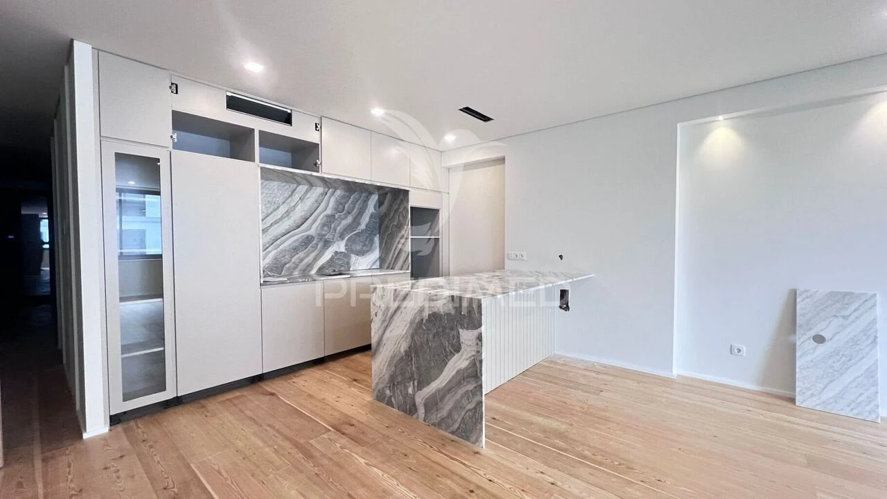 Apartamento T2 para Venda em Creixomil Foto 1