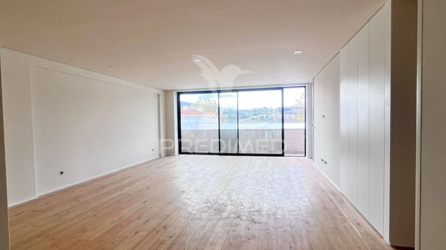 Apartamento T2 para Venda em Creixomil Foto 3