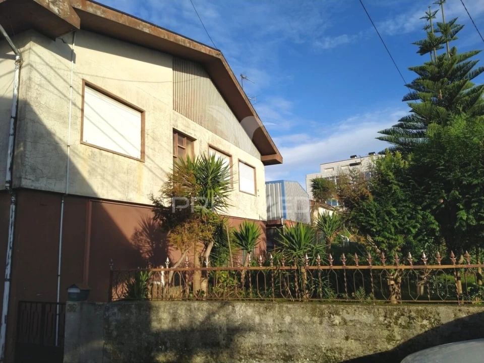 Prédio para Venda em Vila de Cucujães Foto 3