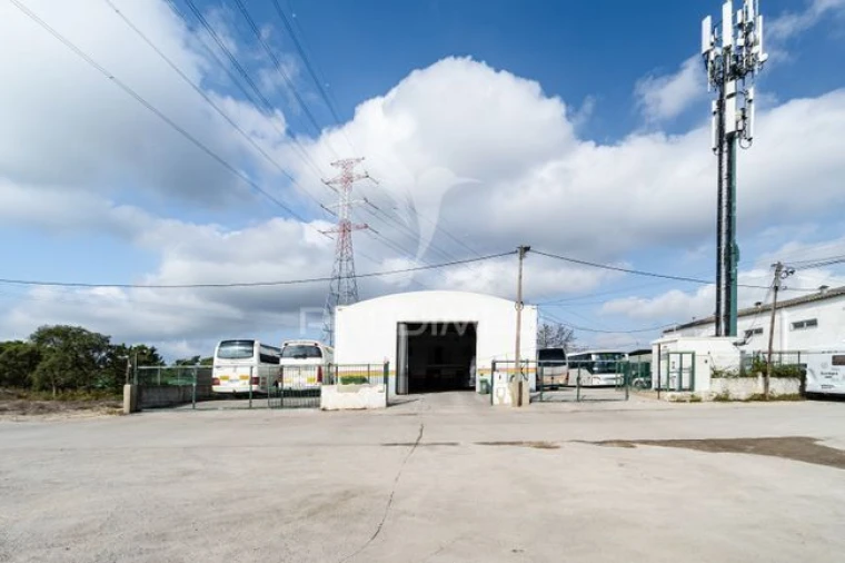 Armazém para Venda em Fernao Ferro Foto 14