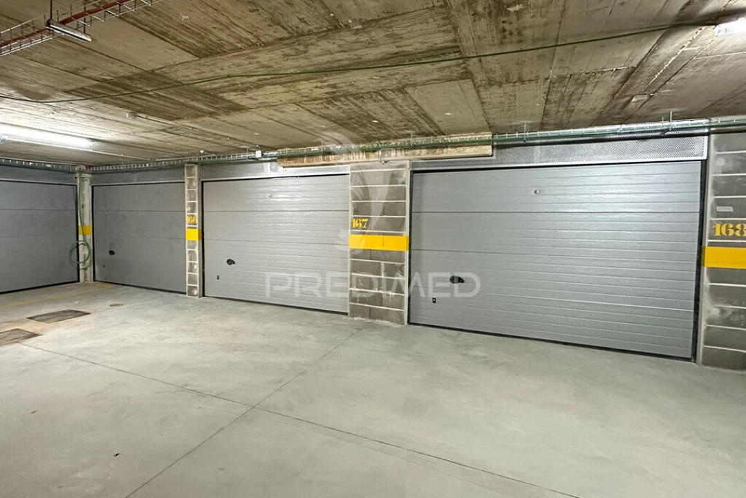 Garagem para Venda em Portimão Foto 2