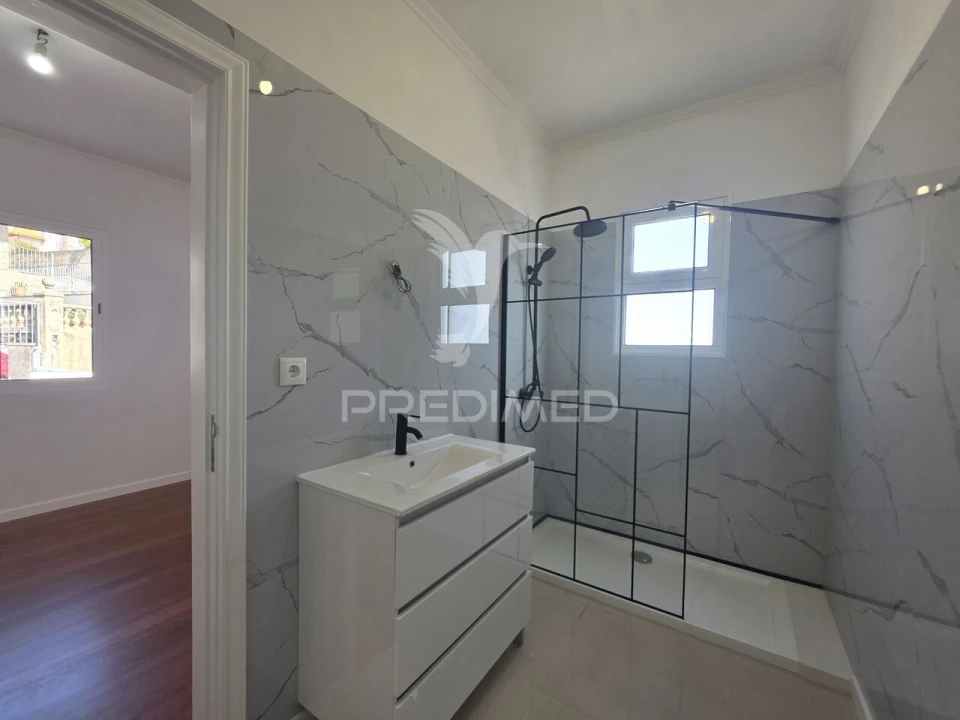 Moradia T3 para Venda em Santa Cruz Foto 24