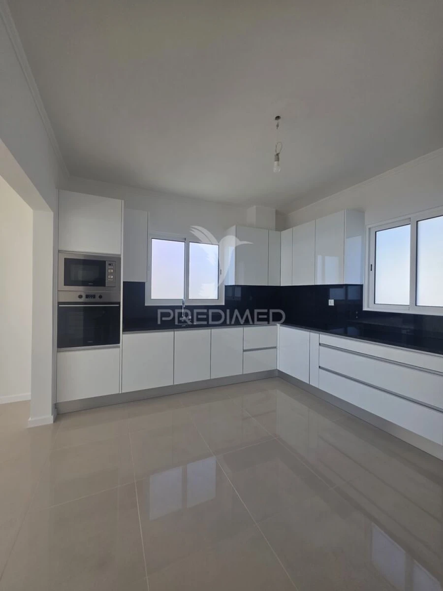 Moradia T3 para Venda em Santa Cruz Foto 11