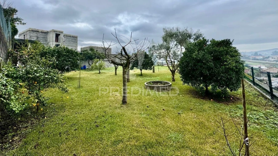 Moradia T4 para Venda em Serzedelo Foto 11