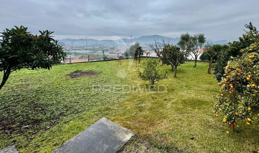 Moradia T4 para Venda em Serzedelo Foto 13