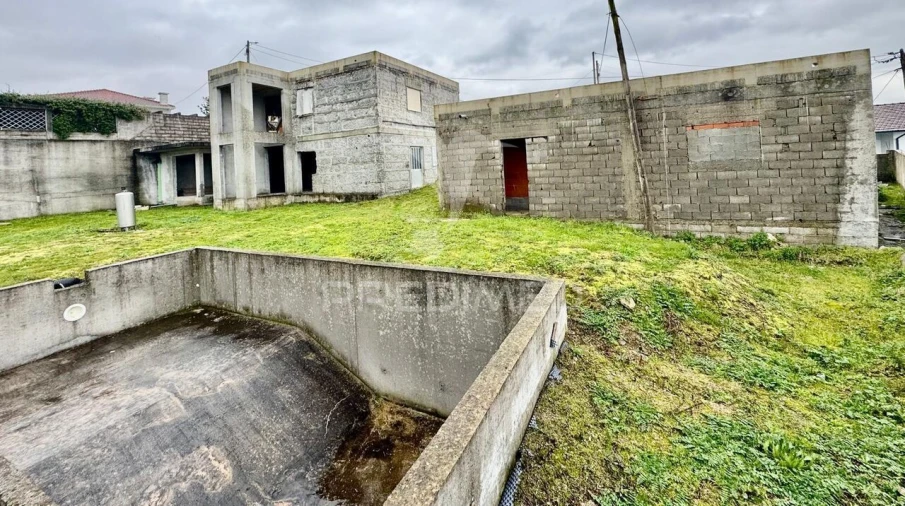 Moradia T4 para Venda em Serzedelo Foto 7