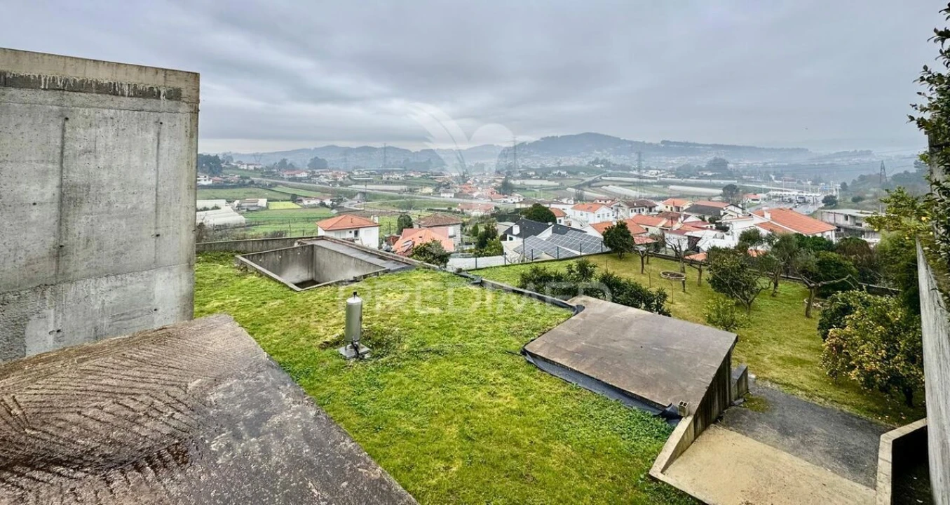 Moradia T4 para Venda em Serzedelo Foto 5