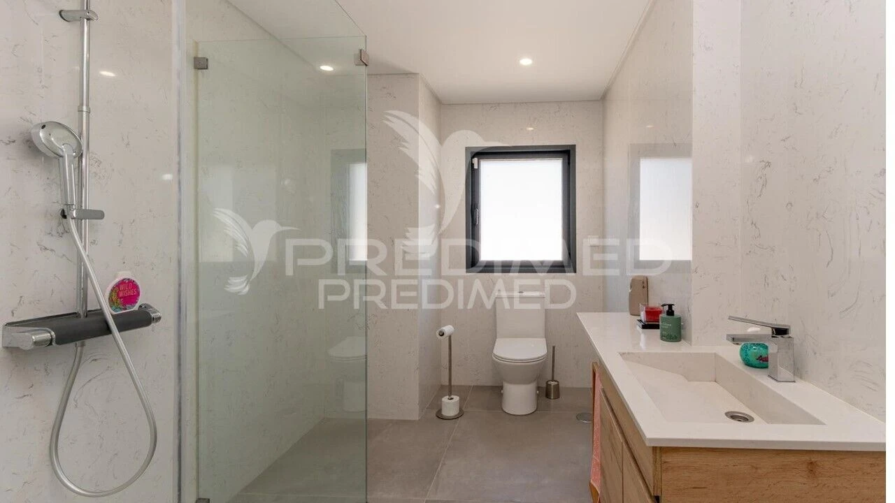 Moradia T4 para Venda em Silveira Foto 30