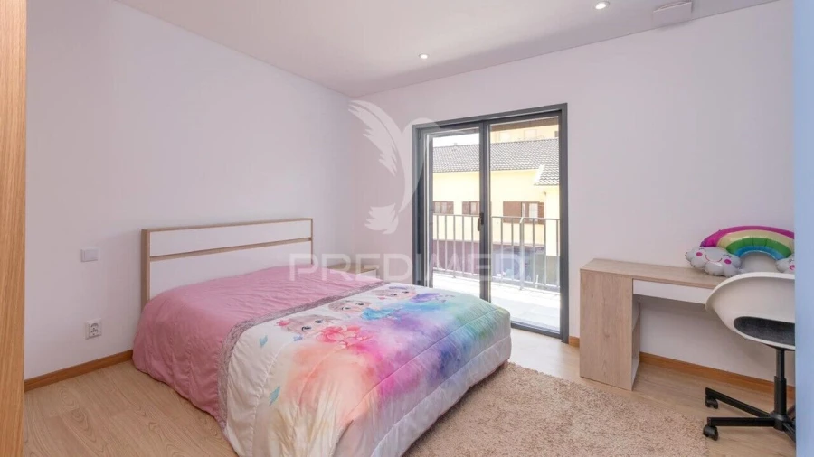 Moradia T4 para Venda em Silveira Foto 24