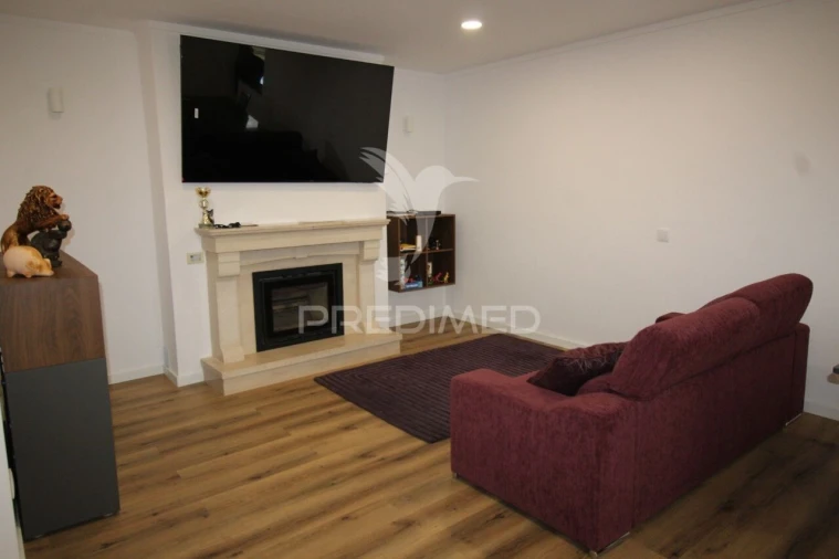 Moradia T3 para Venda em Bencatel Foto 4