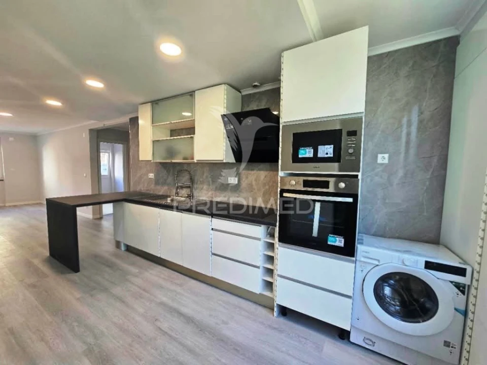 Apartamento T2 para Venda em Benfica Foto 3