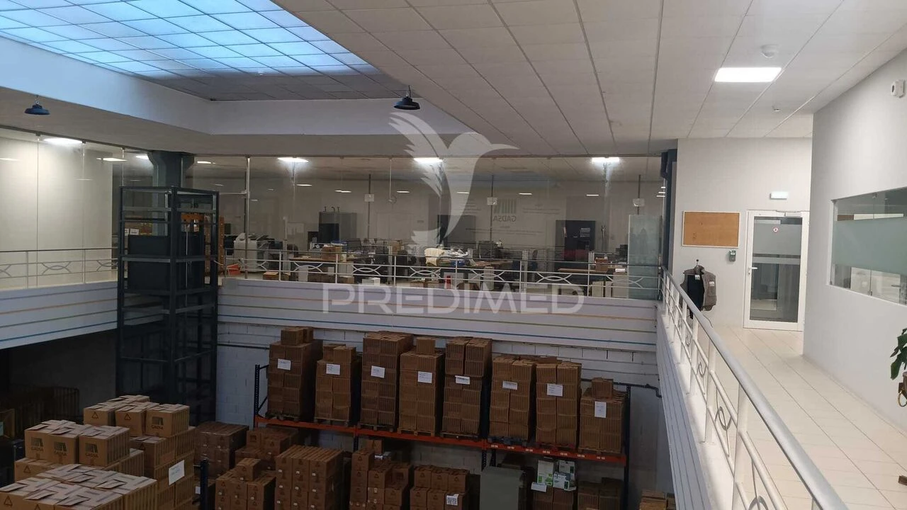 Armazém para Arrendamento em Almargem do Bispo, Pêro Pinheiro e Montelavar Foto 1