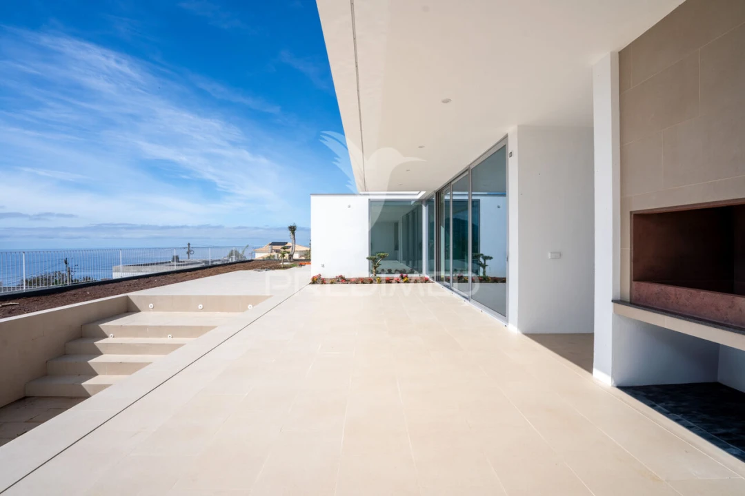 Moradia T4 para Venda em Estreito da Calheta Foto 2