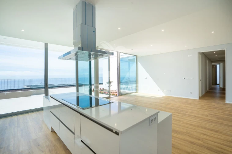 Moradia T4 para Venda em Estreito da Calheta Foto 4