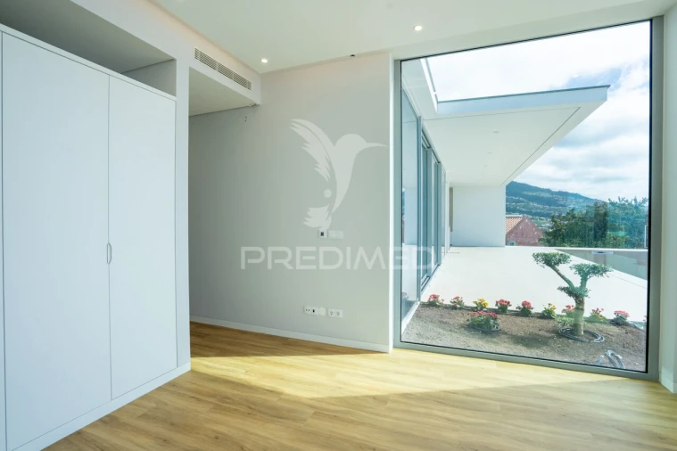 Moradia T4 para Venda em Estreito da Calheta Foto 9