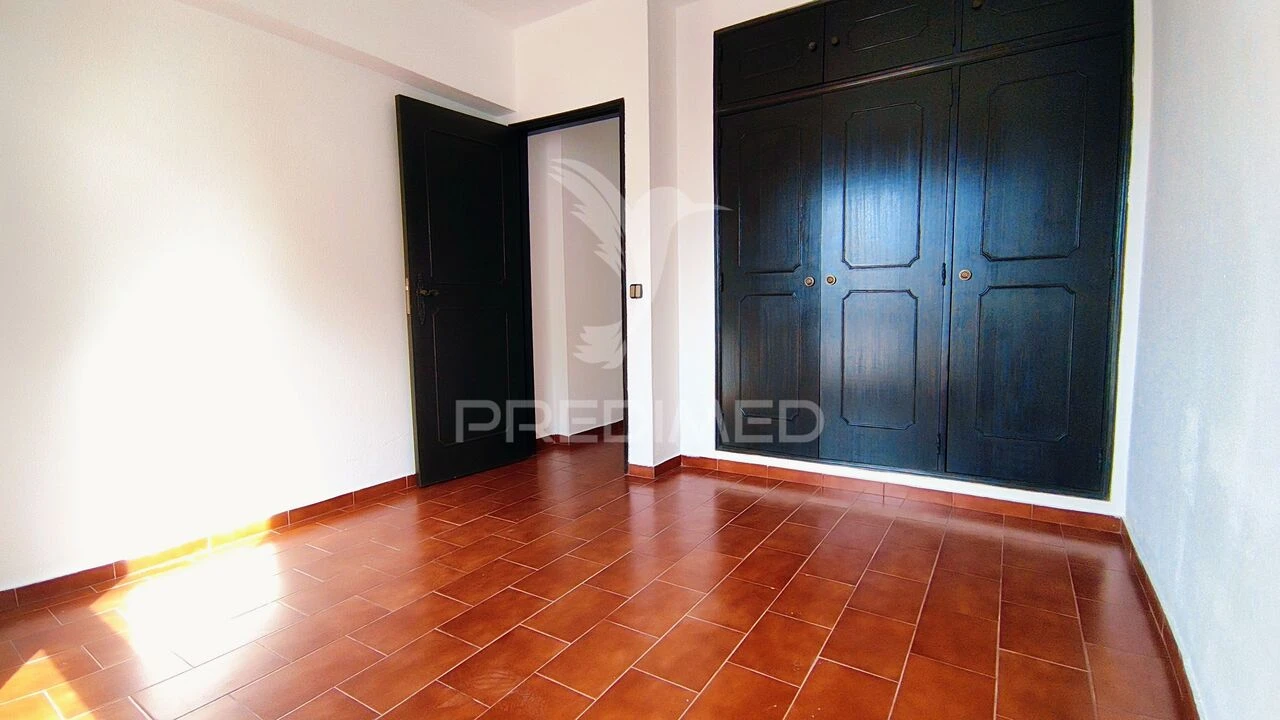 Apartamento T2 para Venda em Quarteira Foto 8