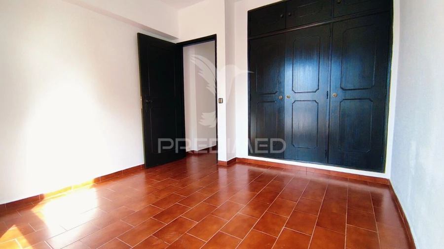 Apartamento T2 para Venda em Quarteira Foto 8