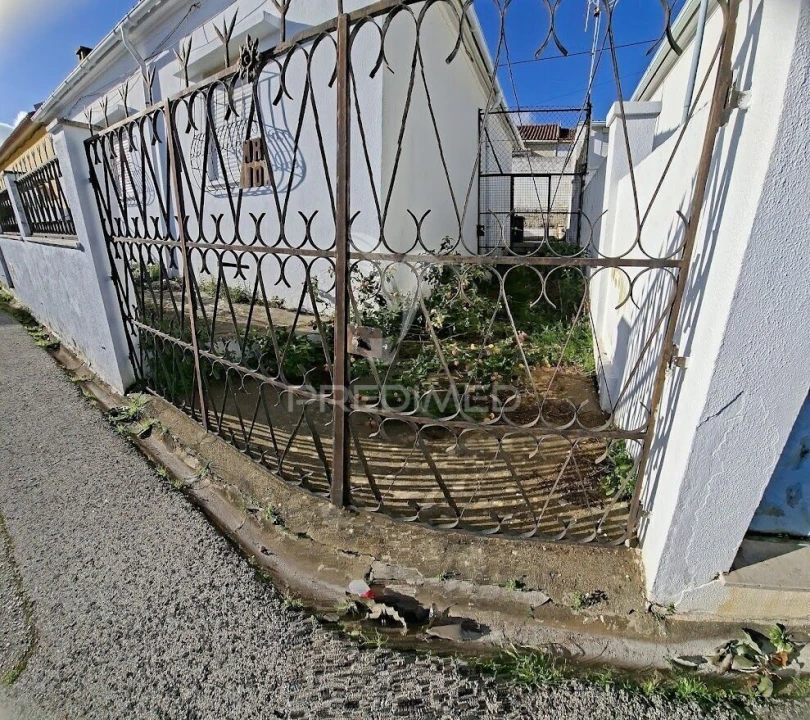 Moradia T3 para Venda em Campolide Foto 3