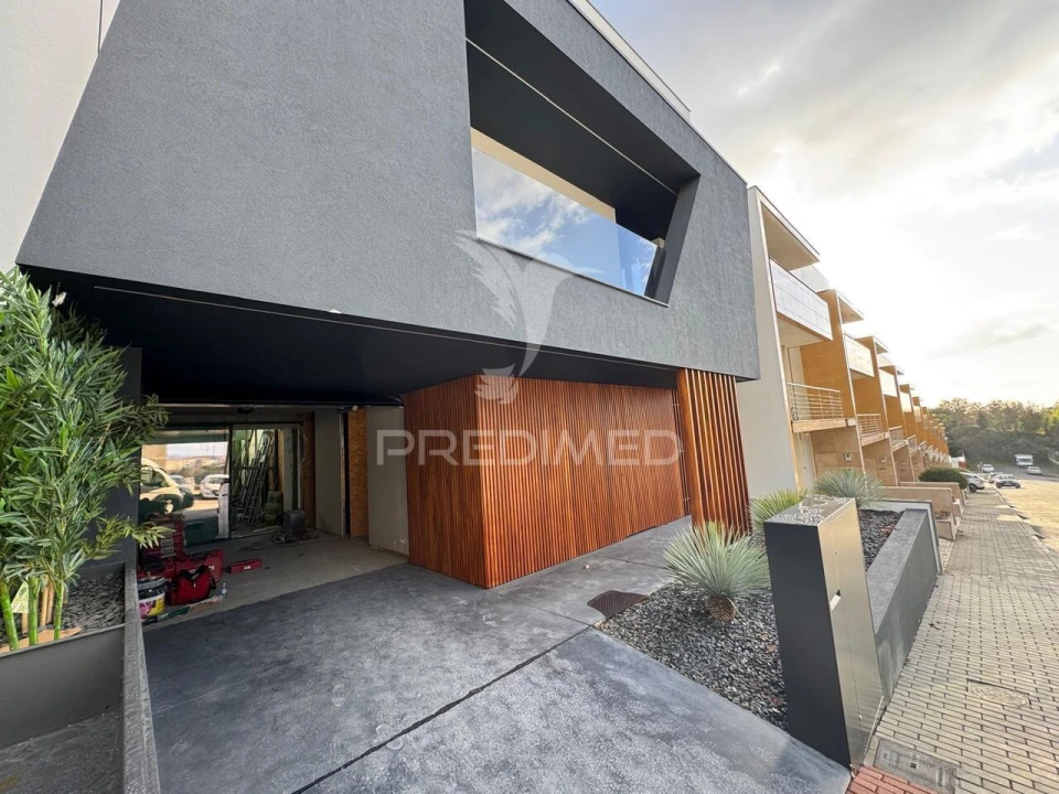 Moradia T3 para Venda em Azurem Foto 19