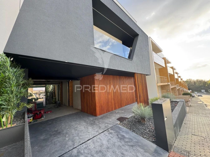 Moradia T3 para Venda em Azurem Foto 4