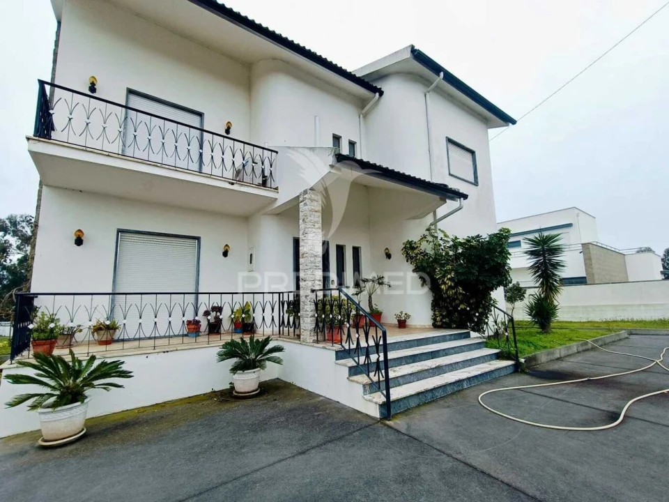 Moradia T5 para Venda em Nossa Senhora das Misericordias Foto 1