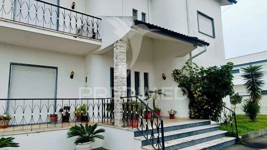 Moradia T5 para Venda em Nossa Senhora das Misericordias