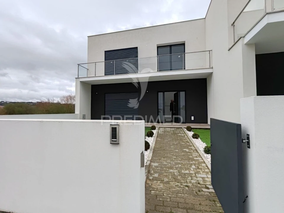 Moradia T4 para Venda em Nossa Senhora das Misericordias Foto 1