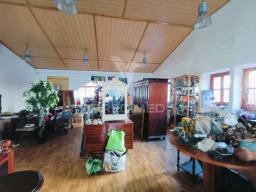 Prédio para Venda em Caxarias