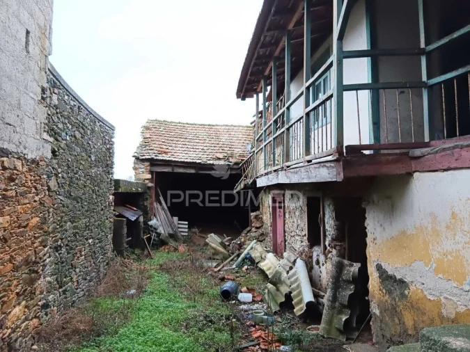 Moradia T4 para Venda em Passos Foto 6