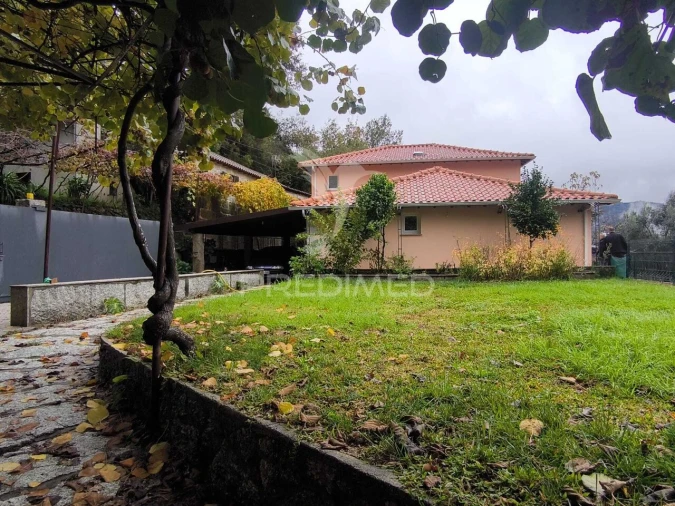 Moradia T7 para Venda em Valdosende