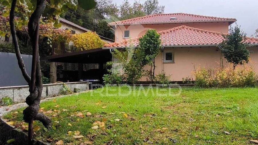 Moradia T7 para Venda em Valdosende