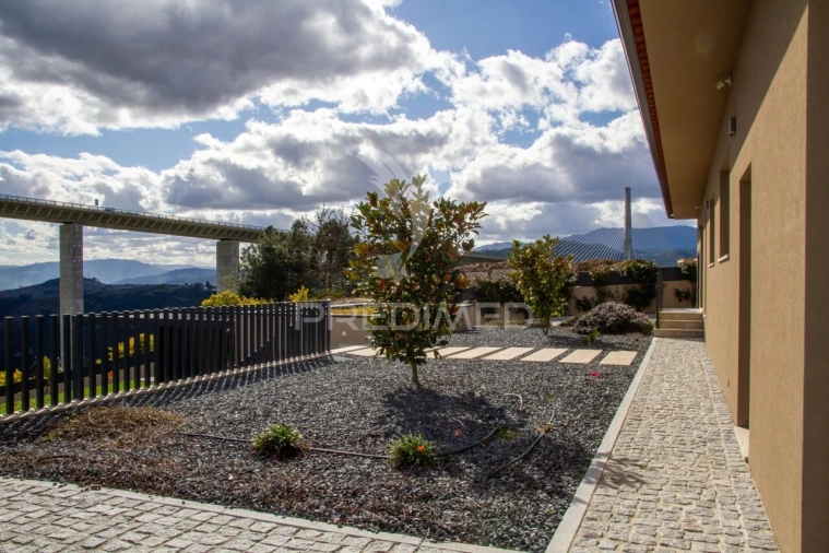 Moradia T3 para Venda em Folhadela Foto 7