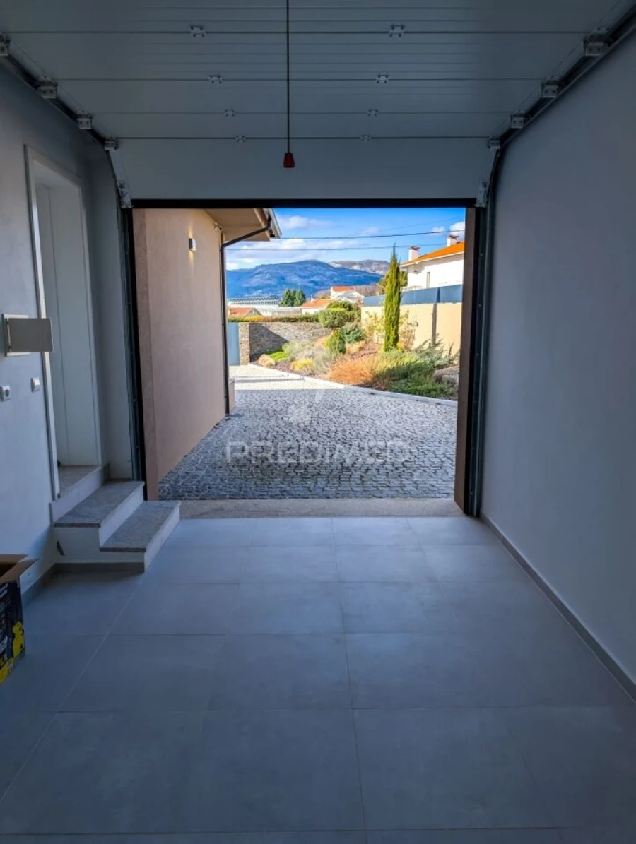 Moradia T3 para Venda em Folhadela Foto 33