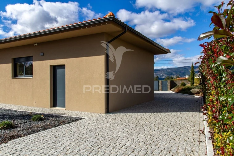 Moradia T3 para Venda em Folhadela Foto 6