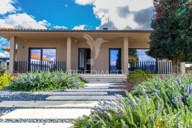 Moradia T3 para Venda em Folhadela Foto 2