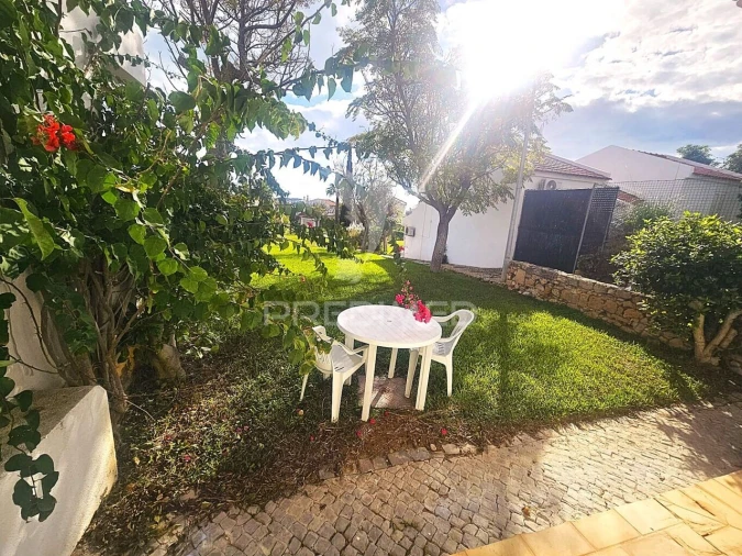 Moradia T2 para Venda em Guia Foto 24