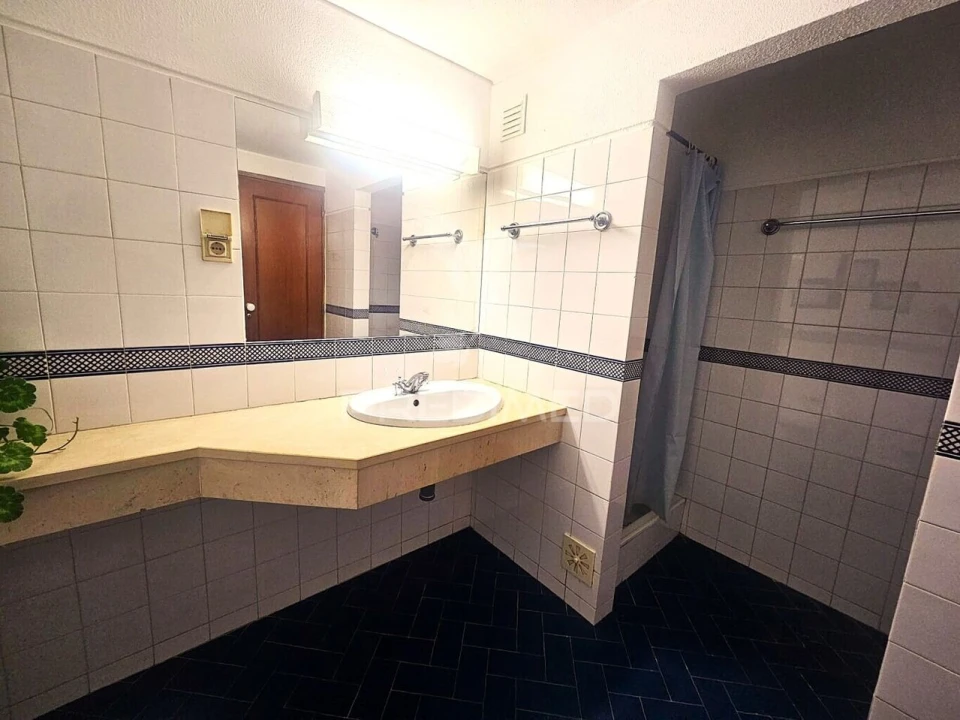 Moradia T2 para Venda em Guia Foto 20