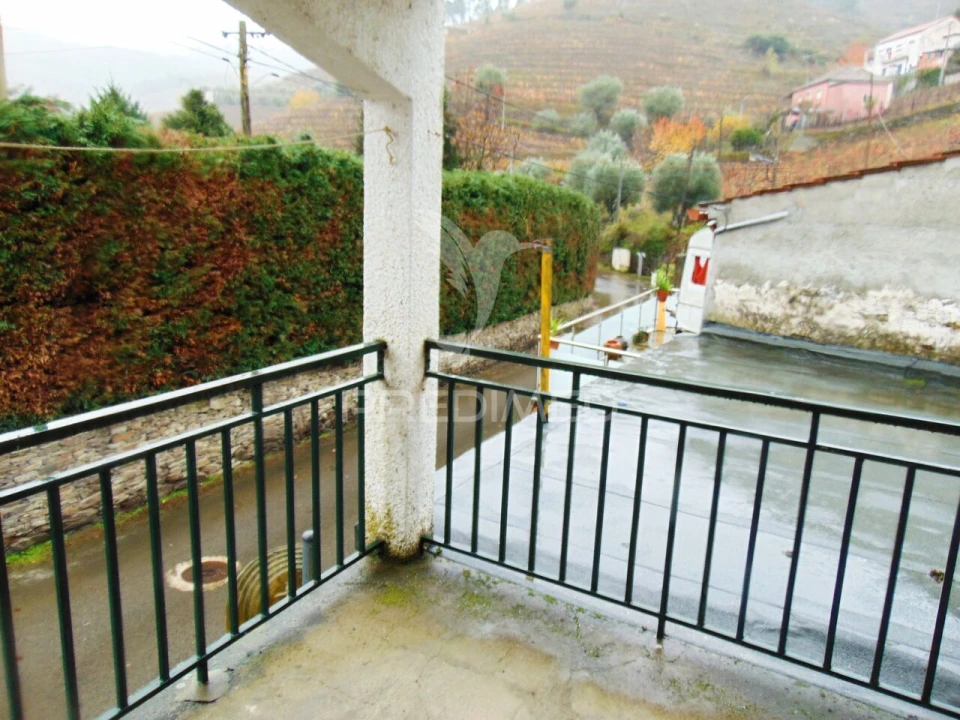 Moradia T3 para Venda em Abaças Foto 5