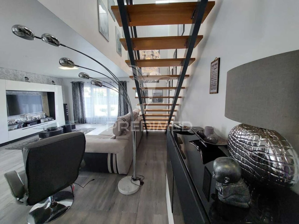 Moradia T4 para Venda em Quinta do Conde Foto 8