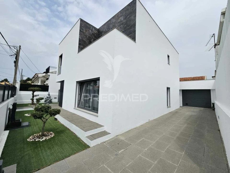 Moradia T4 para Venda em Quinta do Conde Foto 3