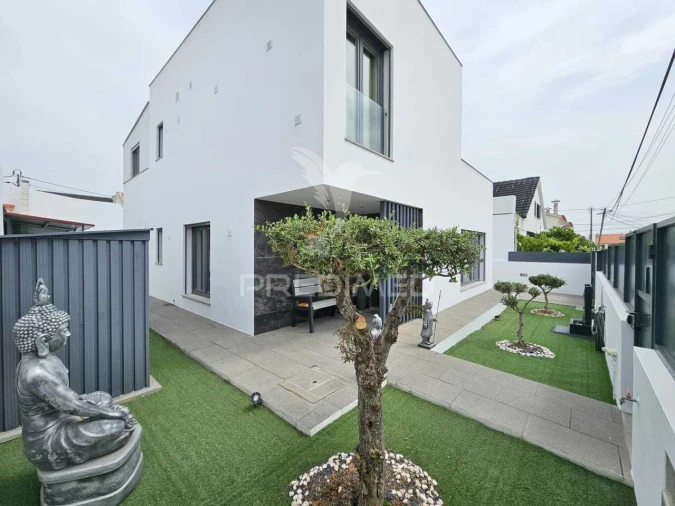 Moradia T4 para Venda em Quinta do Conde Foto 2