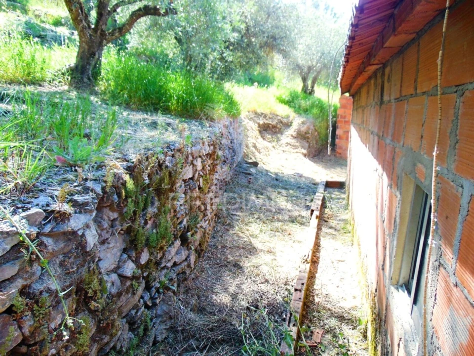 Moradia T4 para Venda em Abaças Foto 17