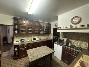 Moradia T6 para Venda em Marvila, Ribeira Santarém, São Salvador, São Nicolau