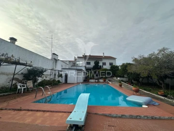 Moradia T6 para Venda em Marvila, Ribeira Santarém, São Salvador, São Nicolau