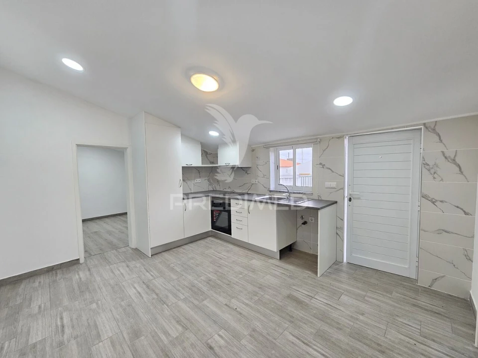 Moradia T1 para Venda em Santa Barbara de Padrões Foto 3