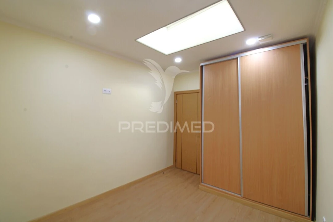 Moradia T5 para Venda em Campanhã Foto 11