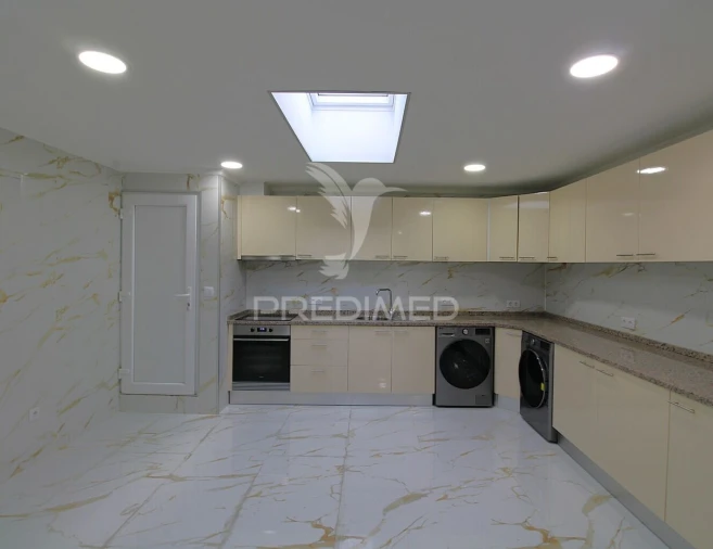 Moradia T5 para Venda em Campanhã